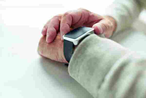 Digitale Helfer am Handgelenk: Wie smarte Uhren Leben retten