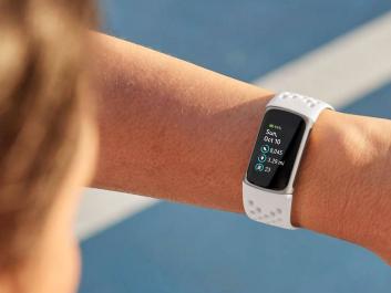 　　Neue Smartwatches und Sport-Armbänder: Highlights von Fitbit und Fossil