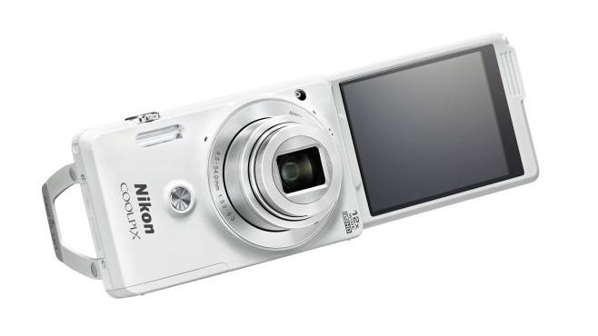 Nikon S6900: Nikons Selfie-Digitalkamera