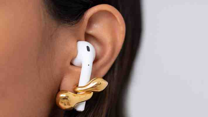 Kabellose Kopfhörer: Praktisch – und jetzt auch chic? Modedesigner wagen sich an die Ohrstöpsel